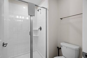 Comfy Home Ideal Location