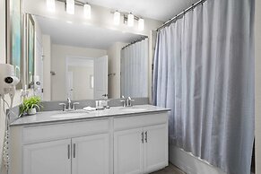 Comfy Home Ideal Location