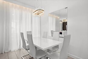 Comfy Home Ideal Location