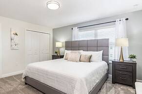 Chic Spacious With Private Pool Ideal Location