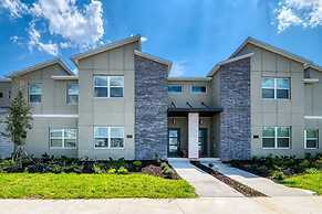 Chic Spacious With Private Pool Ideal Location