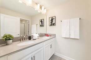 Chic Spacious With Private Pool Ideal Location