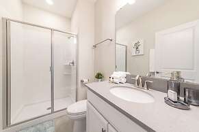 Chic Spacious With Private Pool Ideal Location