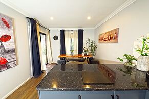 Self-contained Retreat 3BR WiFi Parking