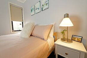 Self-contained Retreat 3BR WiFi Parking