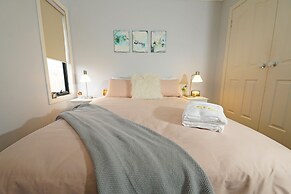 Self-contained Retreat 3BR WiFi Parking