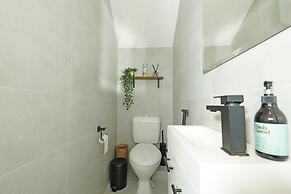 Self-contained Retreat 3BR WiFi Parking