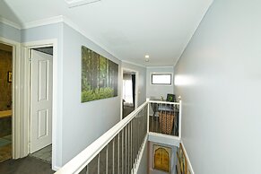 Self-contained Retreat 3BR WiFi Parking