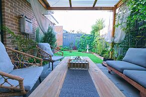 Self-contained Retreat 3BR WiFi Parking