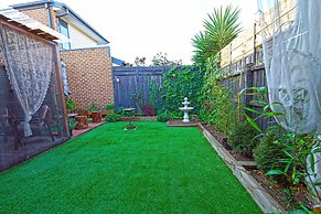 Self-contained Retreat 3BR WiFi Parking