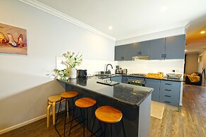 Self-contained Retreat 3BR WiFi Parking