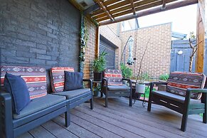 Self-contained Retreat 3BR WiFi Parking