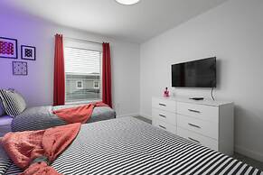 Modern Chic Spacious Private Pool Prime Location