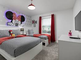 Modern Chic Spacious Private Pool Prime Location