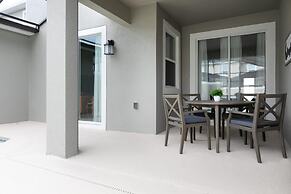 Modern Chic Spacious Private Pool Prime Location