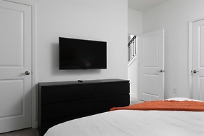 Modern Chic Spacious Private Pool Prime Location