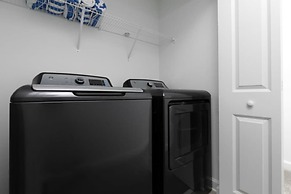 Modern Chic Spacious Private Pool Prime Location