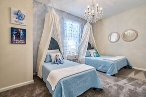 Modern Cozy Condo - Mickey Frozen Bedrooms