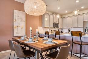 Modern Cozy Condo - Mickey Frozen Bedrooms