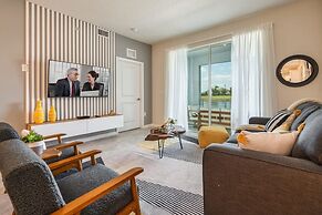 Modern Luxe Condo - Stunning Design