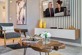 Modern Luxe Condo - Stunning Design