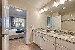 Prime Location-spacious Condo for 8 Guests