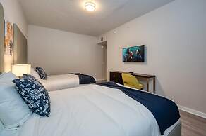 Prime Location-spacious Condo for 8 Guests