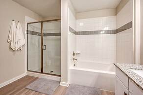 Prime Location-spacious Condo for 8 Guests