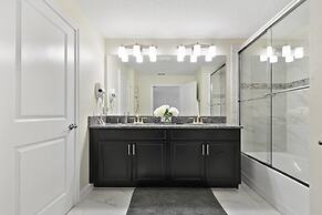 Gorgeous Home in Unbeatable Location