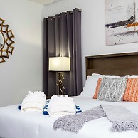 Spacious Comfy Retreat Prime Location Amazing