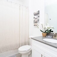 Spacious Comfy Retreat Prime Location Amazing