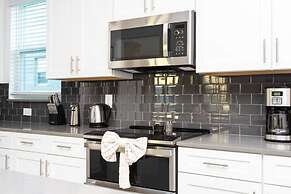 Spacious Comfy Retreat Prime Location Amazing