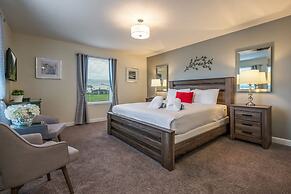 Luxury Storey Lake Retreat - Spacious Disney-near