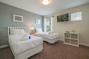 Luxury Storey Lake Retreat - Spacious Disney-near