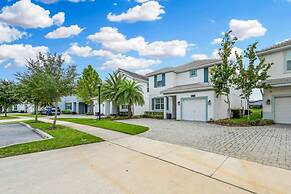 Luxury Storey Lake Retreat - Spacious Disney-near