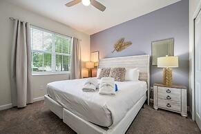 Luxury Storey Lake Retreat - Spacious Disney-near