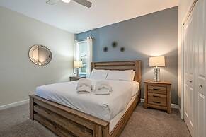 Luxury Storey Lake Retreat - Spacious Disney-near