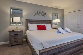 Luxury Storey Lake Retreat - Spacious Disney-near