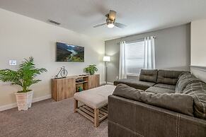 Luxury Storey Lake Retreat - Spacious Disney-near