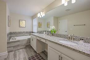 Luxury Storey Lake Retreat - Spacious Disney-near