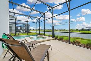 Luxury Storey Lake Retreat - Spacious Disney-near