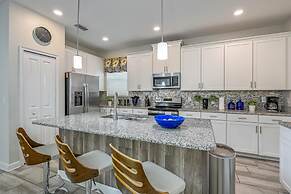 Luxury Storey Lake Retreat - Spacious Disney-near