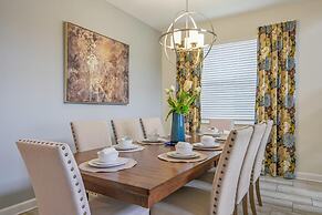 Luxury Storey Lake Retreat - Spacious Disney-near