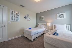 Luxury Storey Lake Retreat - Spacious Disney-near