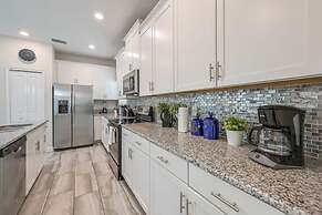 Luxury Storey Lake Retreat - Spacious Disney-near