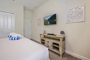 Luxury Storey Lake Retreat - Spacious Disney-near