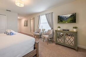 Luxury Storey Lake Retreat - Spacious Disney-near