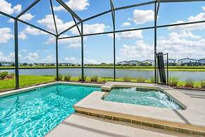Luxury Storey Lake Retreat - Spacious Disney-near