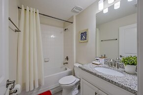 Luxury Storey Lake Retreat - Spacious Disney-near
