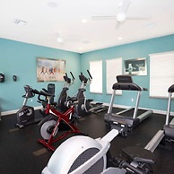 Spacious New Modern Retreat